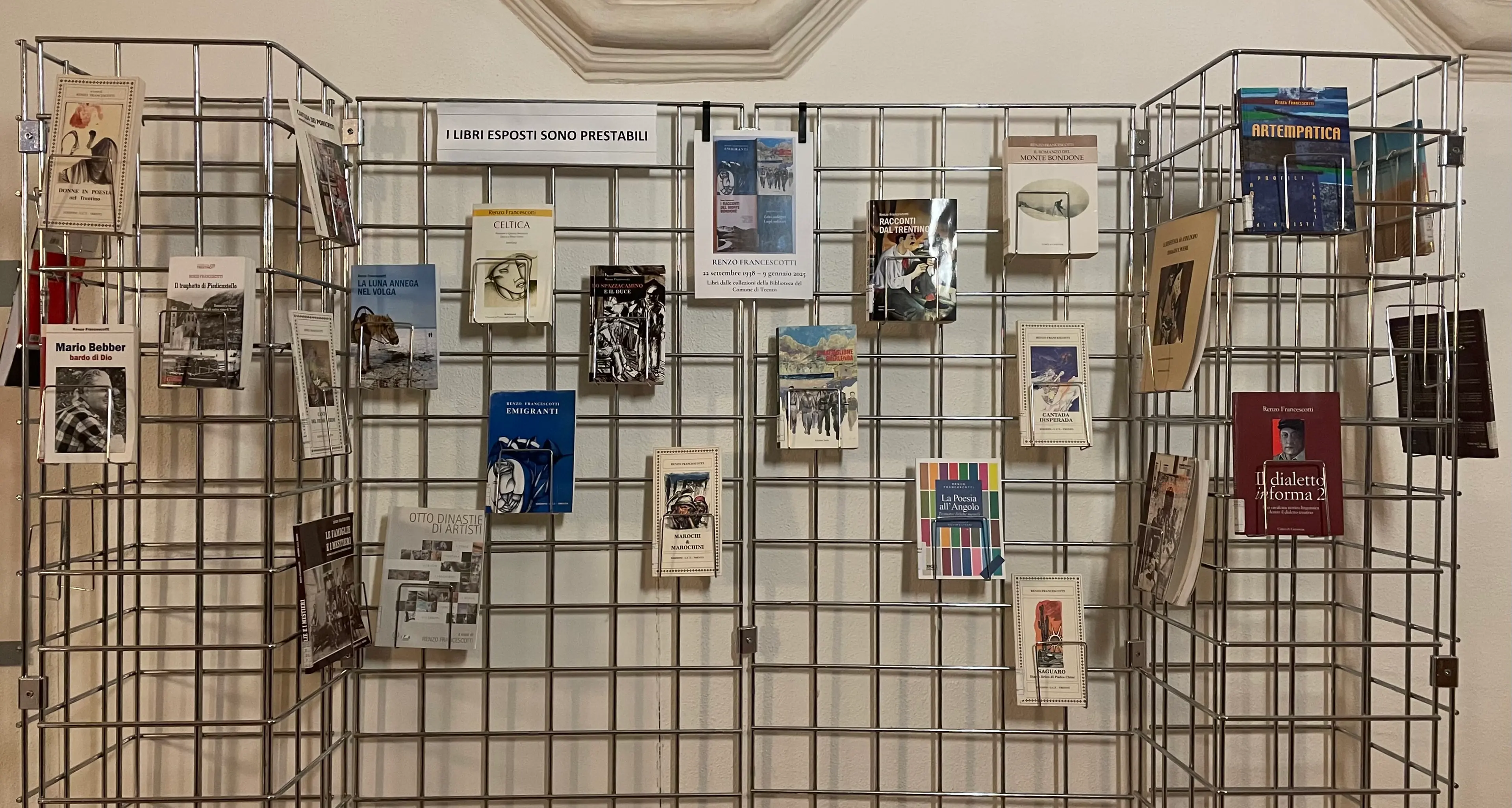 Trento, alla Biblioteca comunale l'omaggio a Francescotti con i suoi libri in mostra