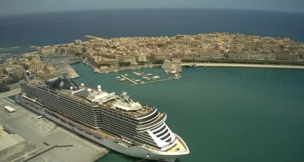 Muore dopo avere salvato due ragazzini in mare a Siracusa