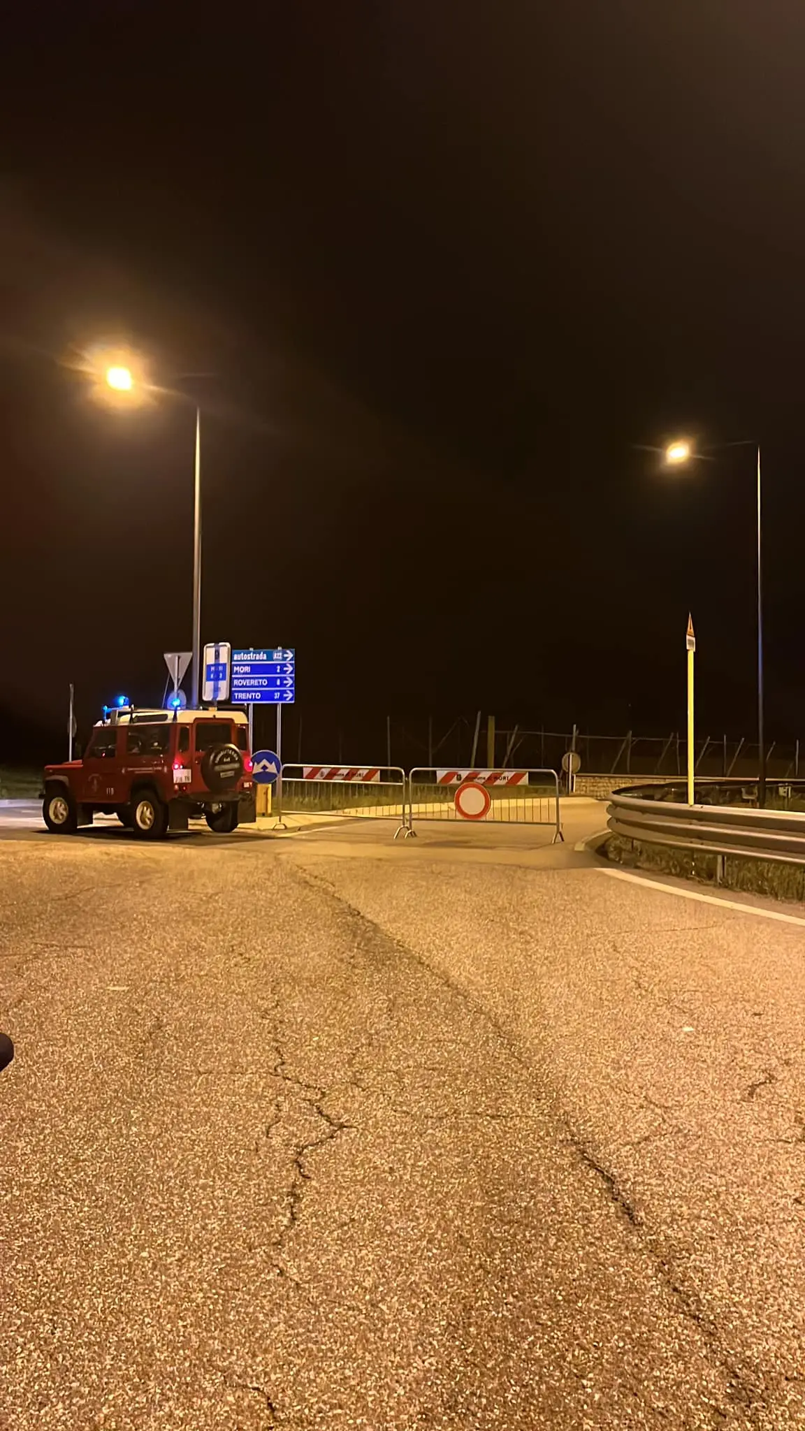 Loppio, riaperta la statale «240» dopo uno smottamento notturno: rimossi i massi caduti