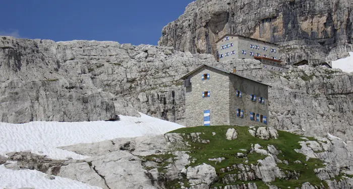 Rivoluzione Sat: per la ristrutturazione del rifugio Pedrotti apre agli ordini professionali