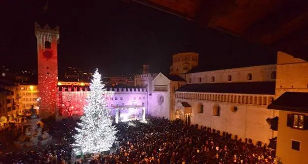Capodanno: festeggiamenti in piazza Duomo, vietati petardi, vetro e lattine