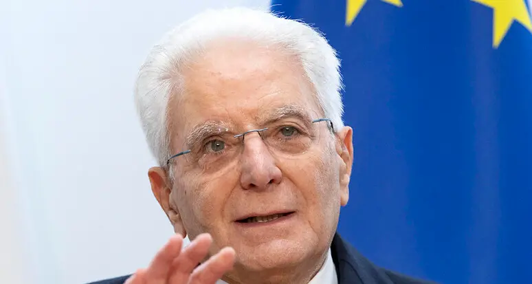 L’allarme da Mattarella: “Salari fermi, famiglie in affanno”