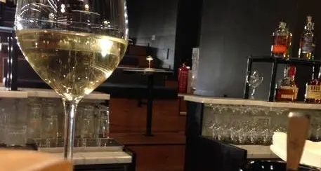 Vino: da intelligenza artificiale nasce il primo sommelier personale