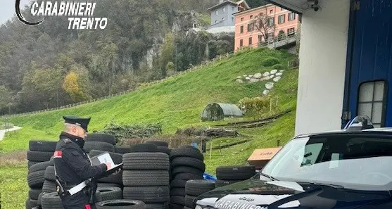 Trovato il ladro di gomme delle Giudicarie: nel furgone aveva 80 pneumatici