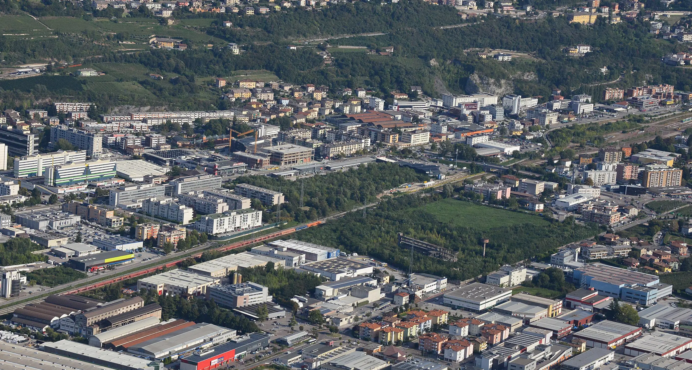 Bypass, ora si può abbattere: svuotati 28 alloggi e 12 negozi sacrificati alla ferrovia