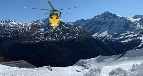 Valanga sull'Ortles, scialpinista sepolto, impossibile il soccorso per il pericolo di altri distacchi