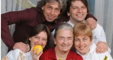 Addio alla Nerina, la «regina» della cucina nonesa nel suo locale di Malgolo