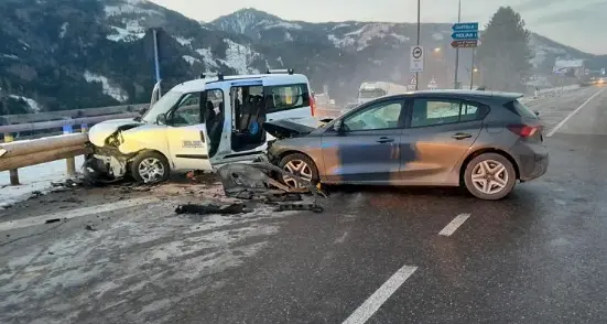 Frontale a Carano: quattro persone ferite, due giovani sono gravi, trasportati in elicottero al Santa Chiara