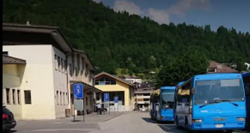 Baby gang in azione a Tione: aggredita l'autista della corriera da un minorenne che non aveva il biglietto