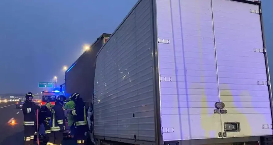 Frontale con un camion a Desenzano, morta una donna di 31 anni