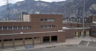 Scoppia la rivolta nel carcere di Trento contro la destra al governo: quattro poliziotte in ospedale