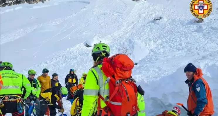 Travolto da una valanga: perde la vita uno scialpinista