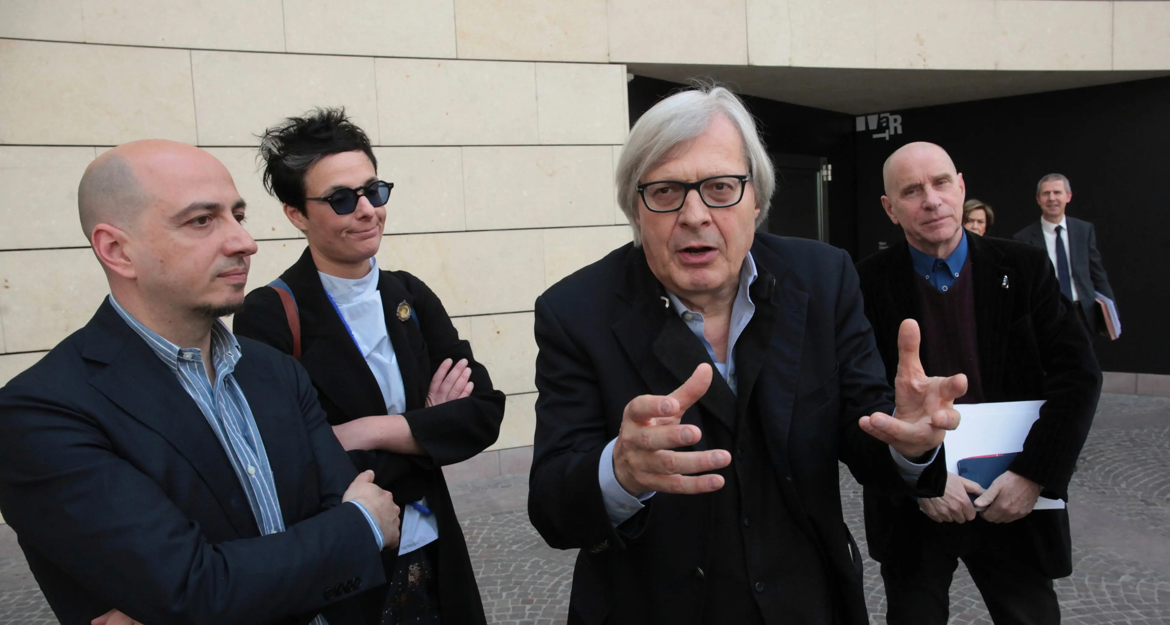 Colpo di scena al Mag, Sgarbi rinuncia alla presidenza: «Se è per soli due anni, non ci sto, voglio un mandato pieno»