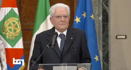 Mattarella: “Momento difficile per l’Italia, accetto per senso di responsabilità”