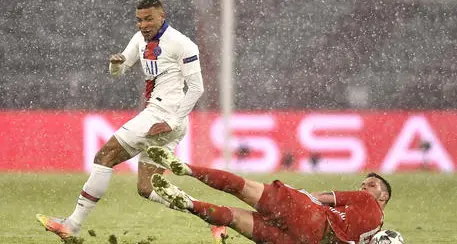 Uno spettacolare Mbappé trascina il Psg il Bayern cade