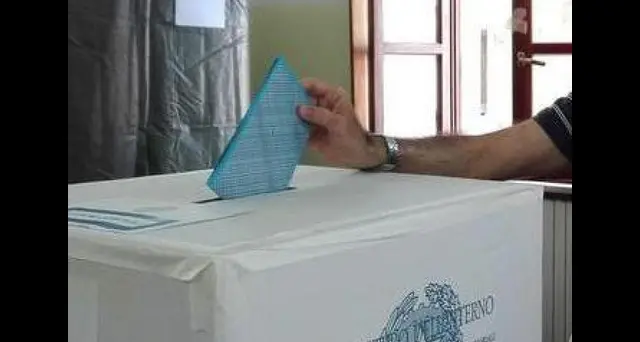 Regionali: la scuola è chiusa, seggio a casa di una pensionata