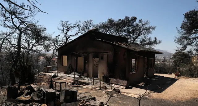 Grecia: incendio boschivo vicino a Corinto, 2 morti