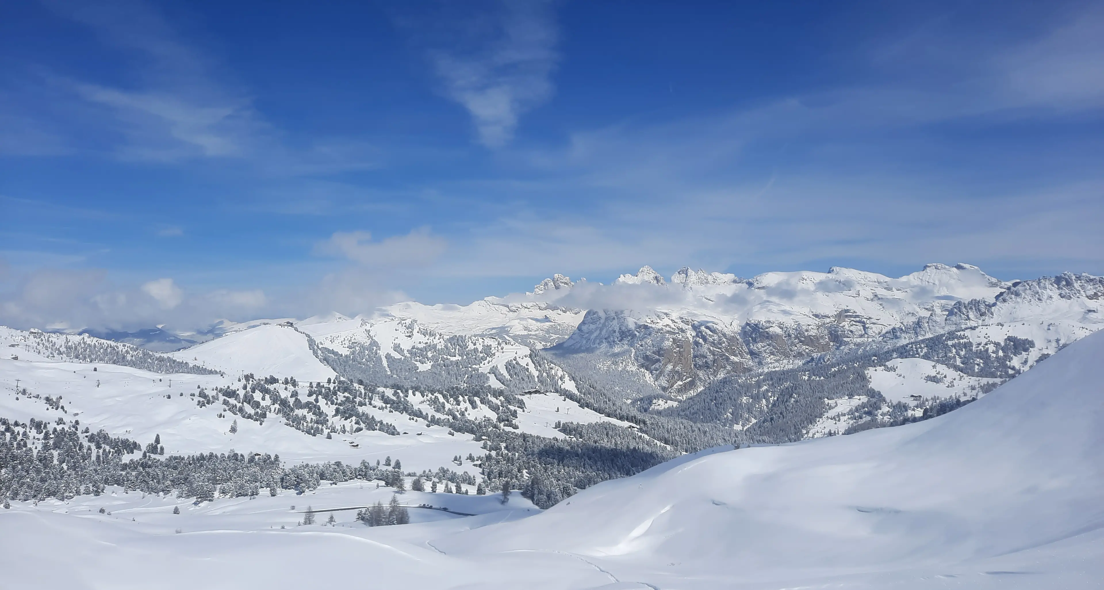 Da Levico al Pordoi nella neve e nel gelo con una stazione climatologica mobile: il fotoracconto