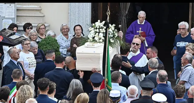 Maldive: una folla per i funerali di Muriel Oddenino nel Torinese