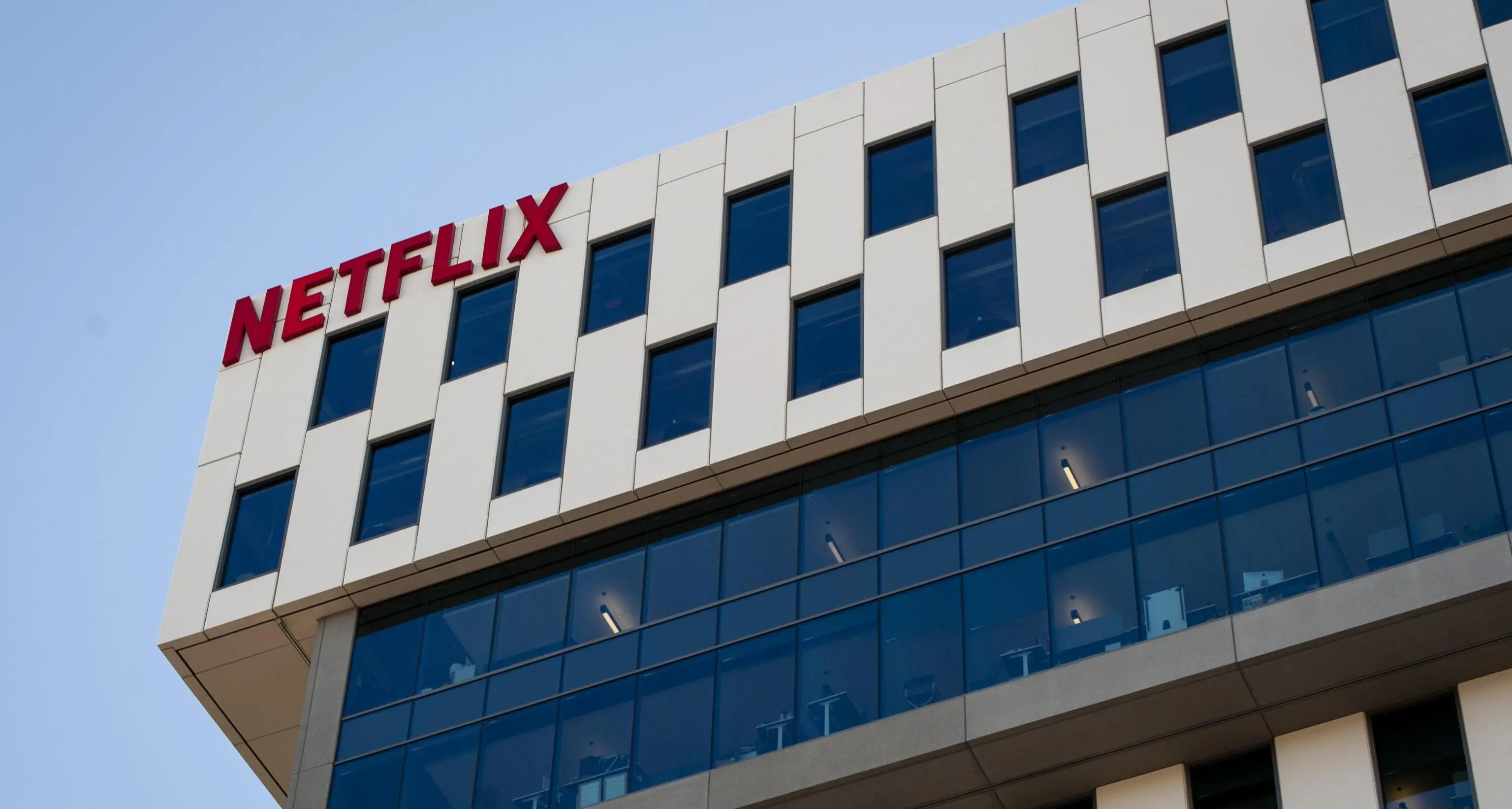 La stretta di Netflix sugli account \"condivisi\": si potrà ancora fare, ma pagando di più