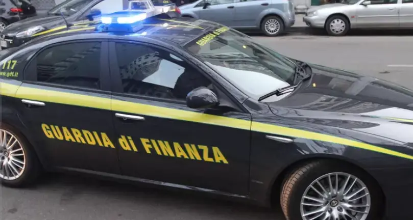 Fermato con oltre 65 chili di hashish: il blitz della Finanza