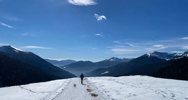 Un po’ di neve, ma solo in quota, venerdì sera. Poi di nuovo sole e cielo sereno