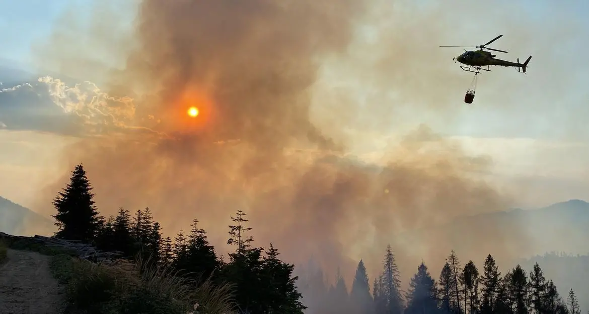 Simulazione di incendio boschivo in Cermis: due giorni di esercitazione, arrivano i Canadair, voli vietati ai parapendio anche in Panarotta