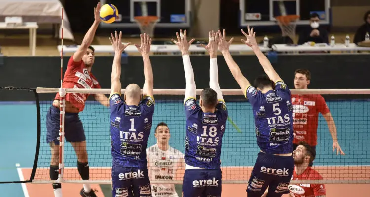 SuperLega, tre punti a Taranto: Kaziyski trascina i gialloblù al 3-0 in Puglia