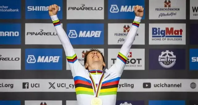 Pogacar scrive la storia, vince il Mondiale con un capolavoro