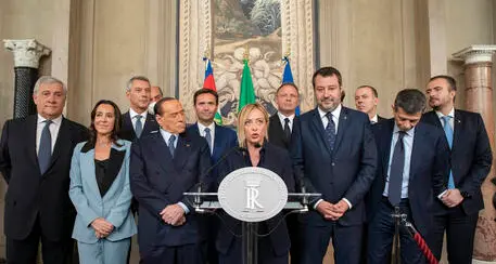 Le consultazioni: centrodestra al Quirinale. Meloni: \"Il nostro schieramento ha indicato me come premier\"