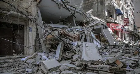 Gaza: donna incinta, un papà e i suoi 4 figli uccisi dai raid