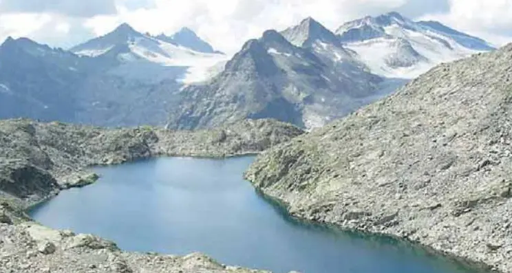 Il lago Scuro si è abbassato di 18 metri: a rischio l’energia del rifugio