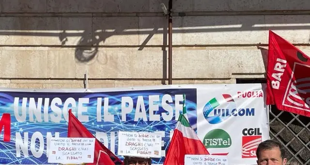 Tim:manifestazione a Bari,'non si divide chi ha unito Paese'