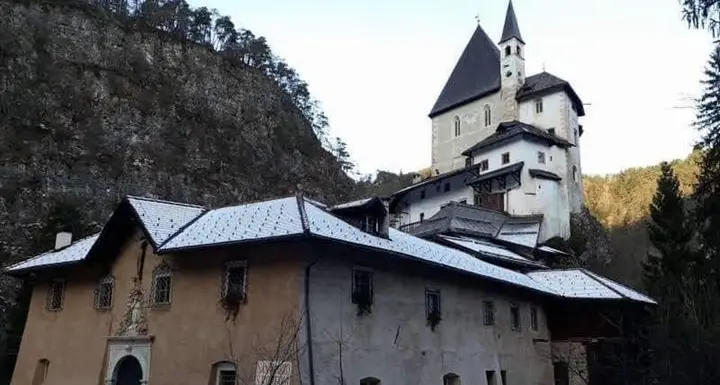 La situazione Covid non lo consente: niente pellegrinaggio notturno e niente trippe per San Romedio