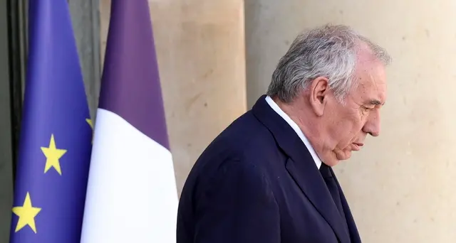 Francia: governo in bilico, Bayrou vede i leader da lunedì