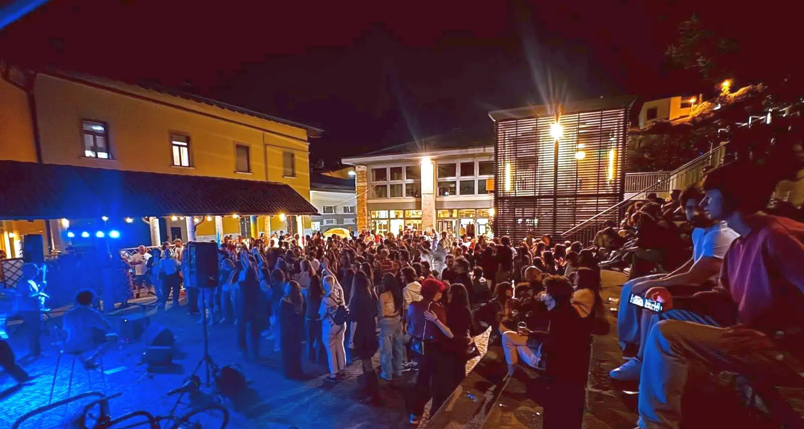 Bookique, l’ultimo abbraccio: folla alla festa finale prima della chiusura