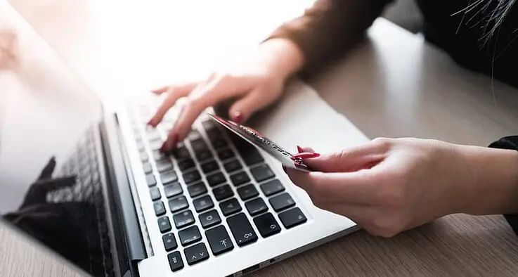 Vende l’Ape online e perde 1.000 euro: due condanne
