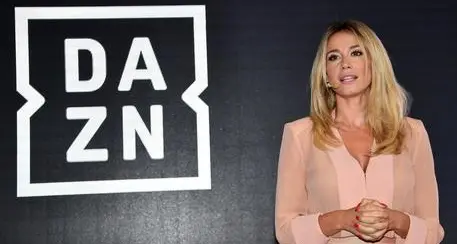 Dietrofront di Dazn: stop alle due utenze in contemporanea per guardare il calcio