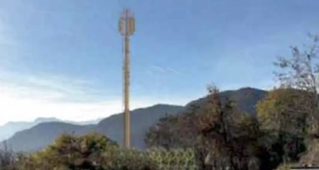 Antenna di 28 metri alle Piramidi di Segonzano: le polemiche
