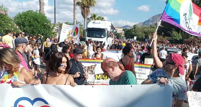 Pride: 10 carri e colorati a Palermo contro le discriminazioni