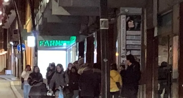 Terremoto: gente in strada a Campobasso dopo la scossa