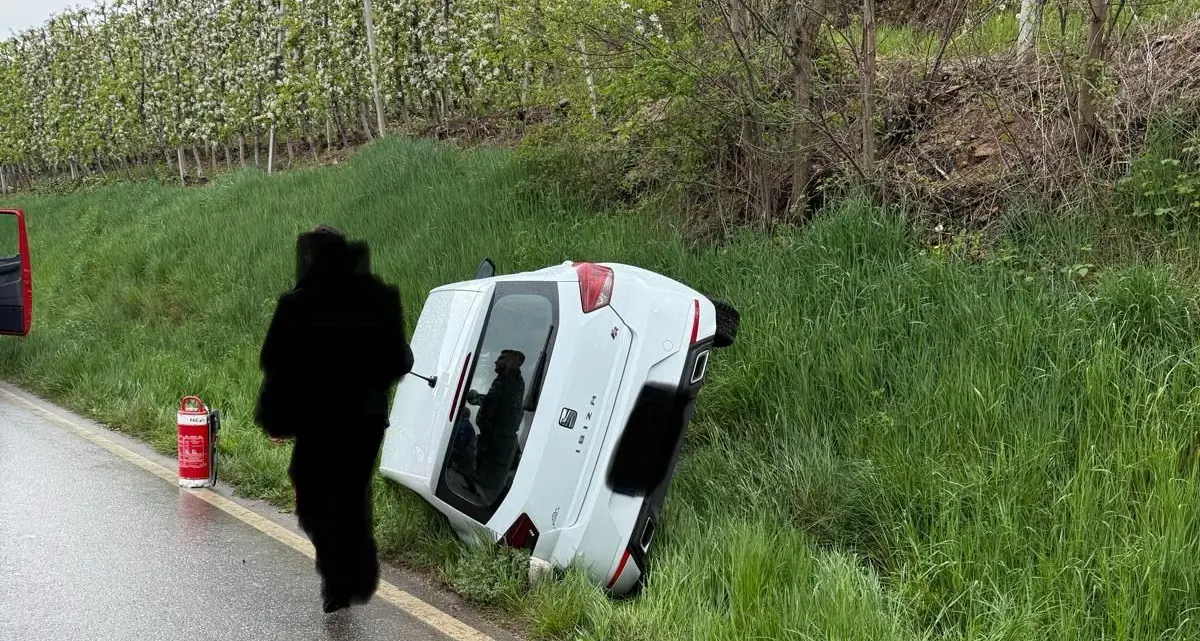 Dermulo: veicolo fuori strada finisce in un prato, illesi gli occupanti