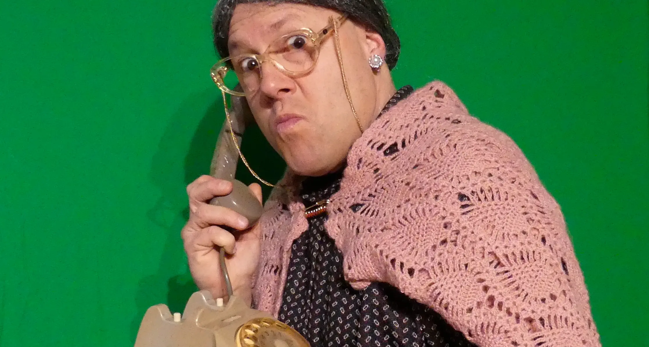 Nonna Nunzia alle prese con le serie tv di culto: uno show tutto da ridere