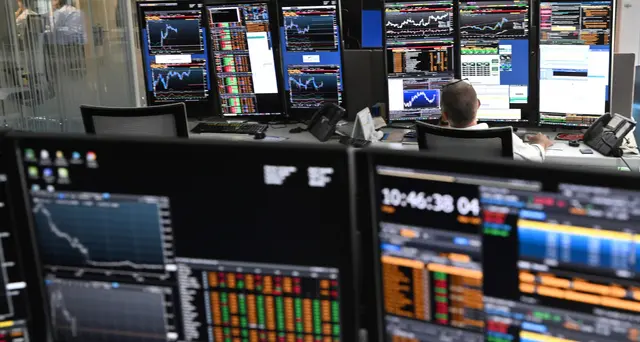 Borsa: Milano chiude in calo con le banche, scivola Prysmian