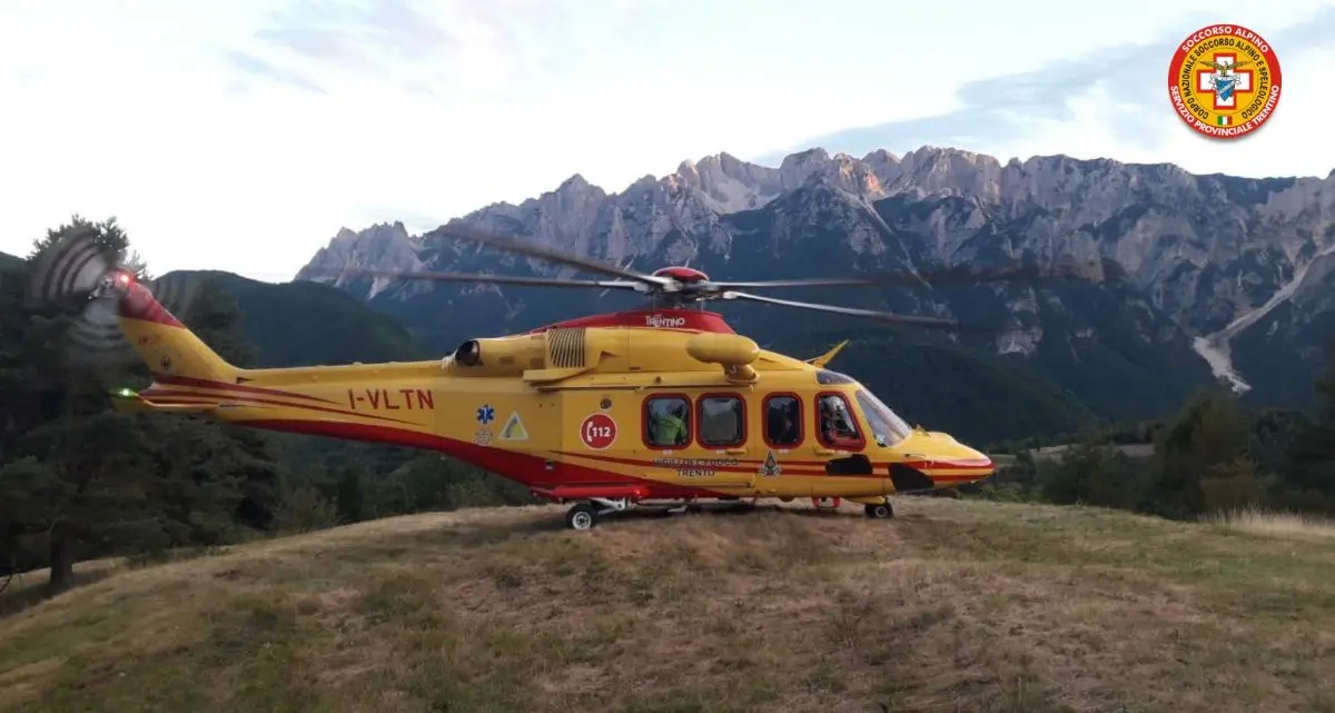 Complesso intervento nei pressi del lago Speccheri: recuperato un uomo ruzzolato per decine di metri lungo un pendio nel bosco