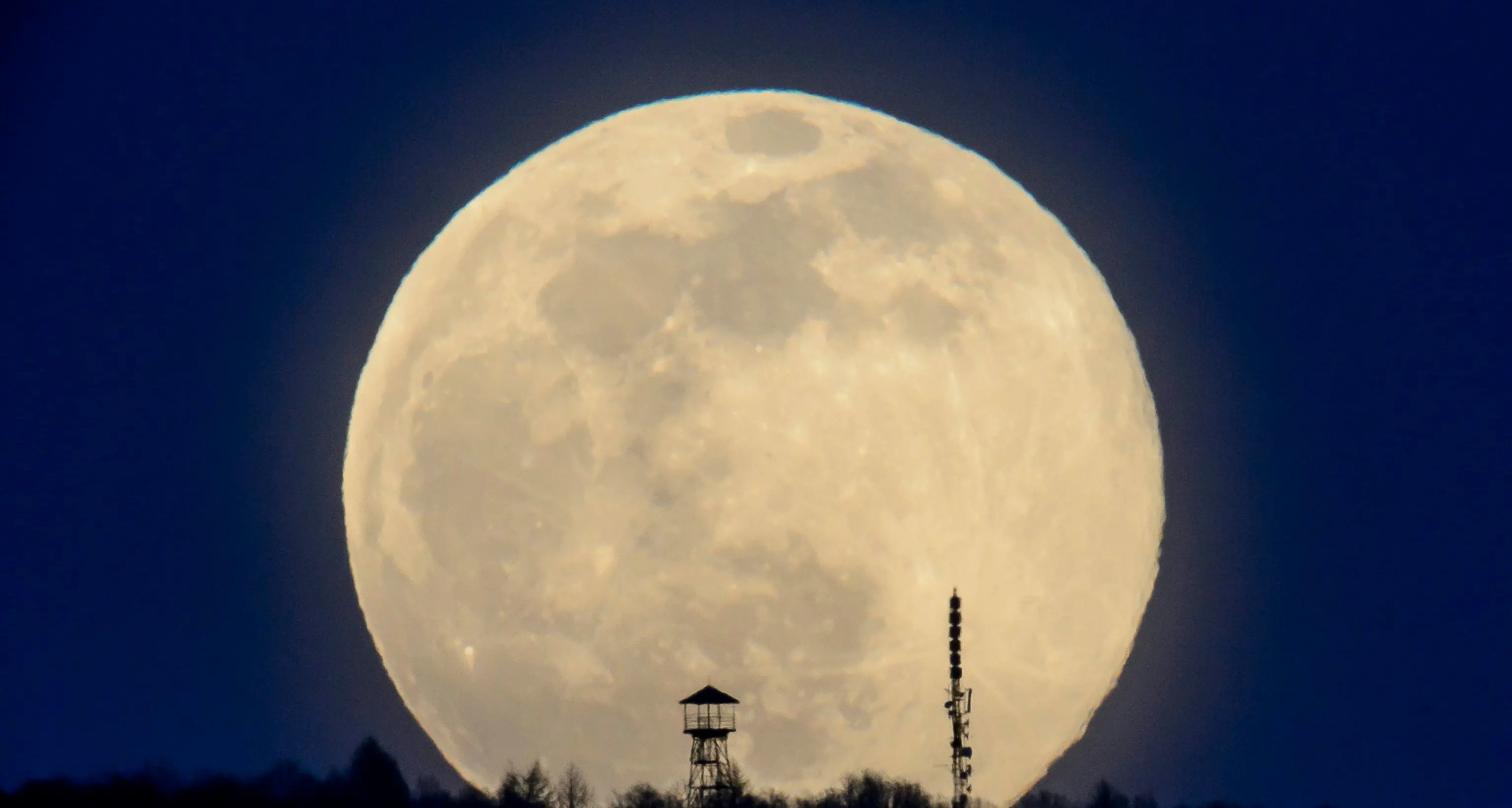 Aprile ci regalerà un’altra «Superluna»: il 27 tutti a guardare il cielo