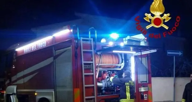 Incendio nella notte in Val di Sole: distrutti i tetti di due abitazioni