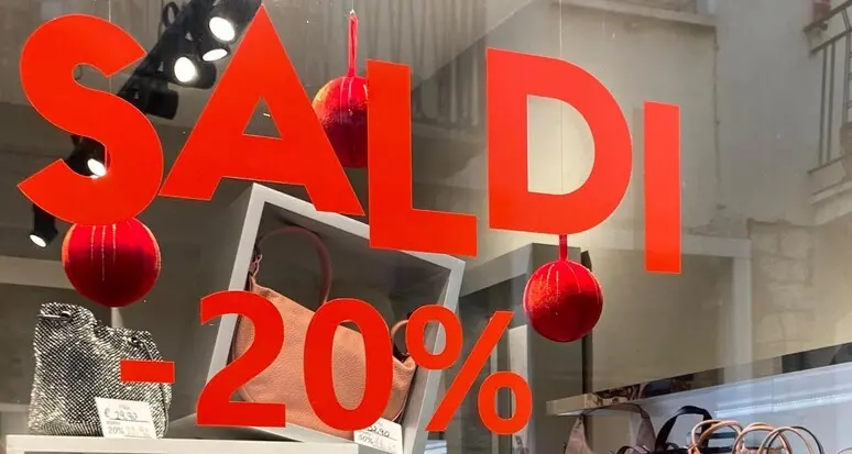 I saldi estivi funzionano e frenano la contrazione del commercio