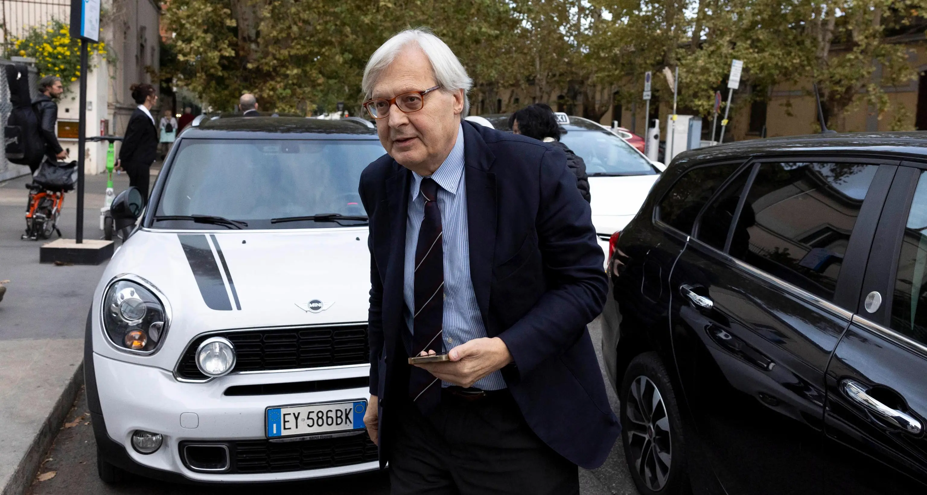 Vittorio Sgarbi rimosso dal cda della Fondazione Canova: «Quello che abbiamo visto in tv non è edificante»