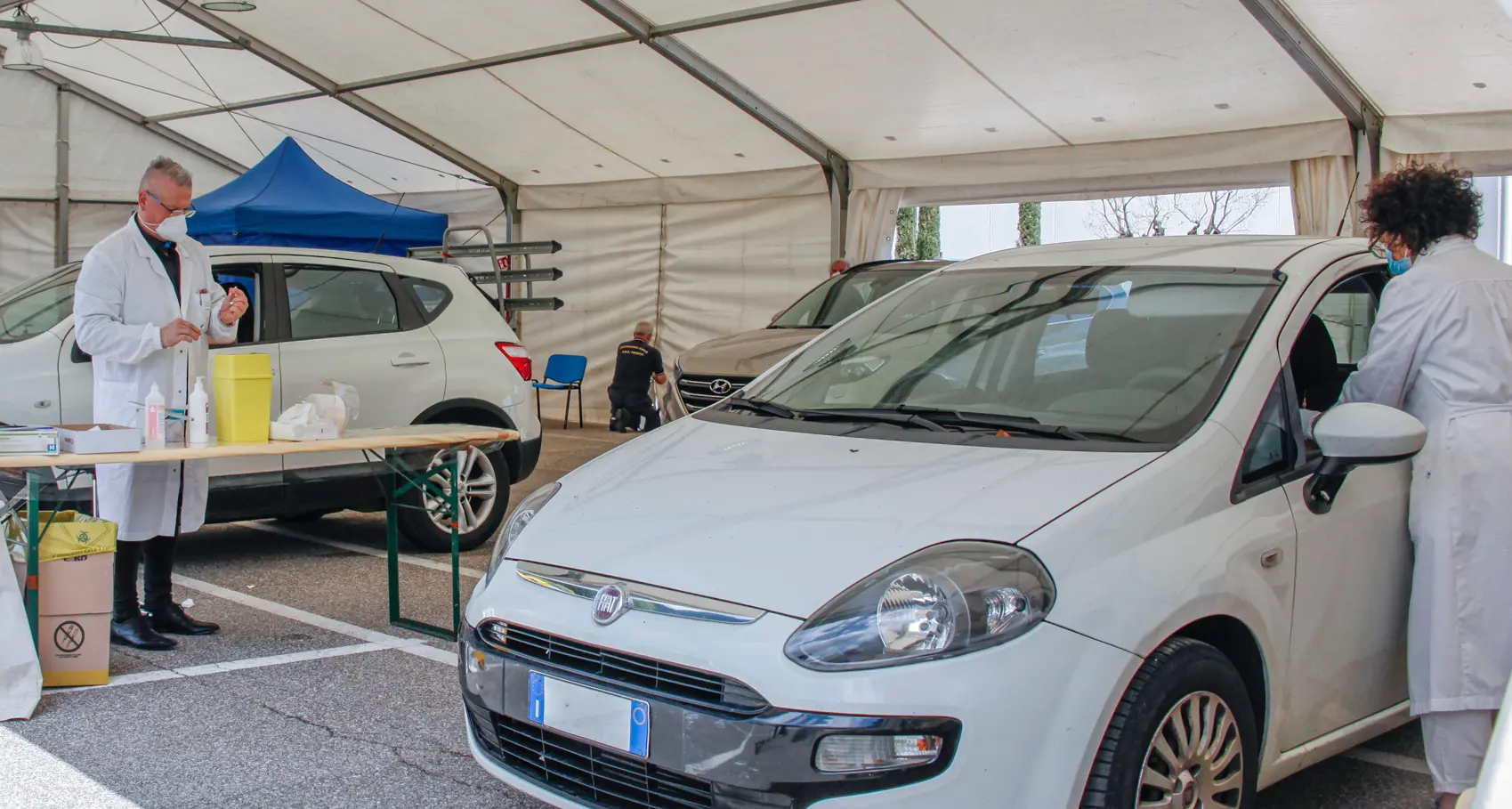 Poche dosi, le vaccinazioni rallentano, 62 mila fiale «parcheggiate» per i richiami